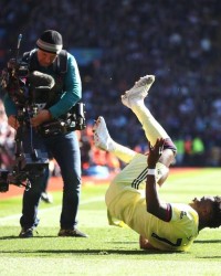 开云体育app下载-萨卡一脚定江山 枪炮上膛前四我有？