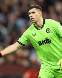 开云网址-意媒：国米正和马丁内斯协商两年合同，预计春天决定引进哪位门将