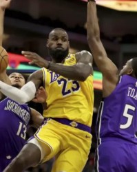 开云体育app下载-詹姆斯：纪录对我非常重要 我们今天的防守很棒