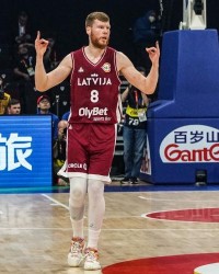 尽力了！贝尔坦斯13中5&amp;amp;三分10中4拿到16分 另有10板1助2断1帽